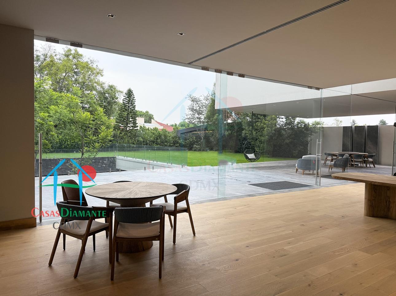 Residencia de Lujo con Elevador y Jardín Privado — foto 14