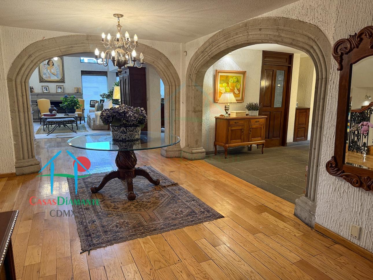 Casa en Venta en Interlomas con Jardín, Cava y 4 Recámaras - 4