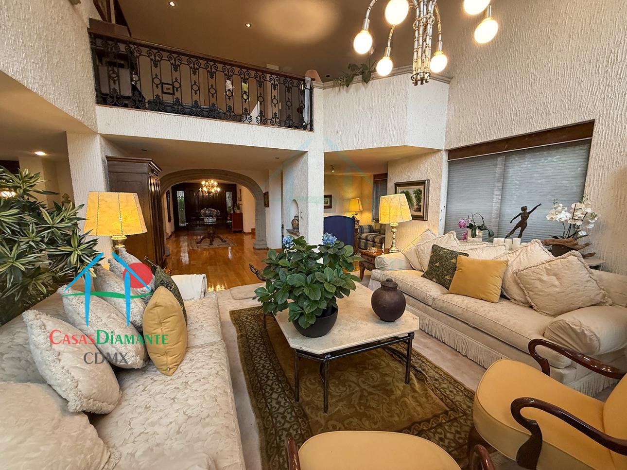 Casa en Venta en Interlomas con Jardín, Cava y 4 Recámaras - 5