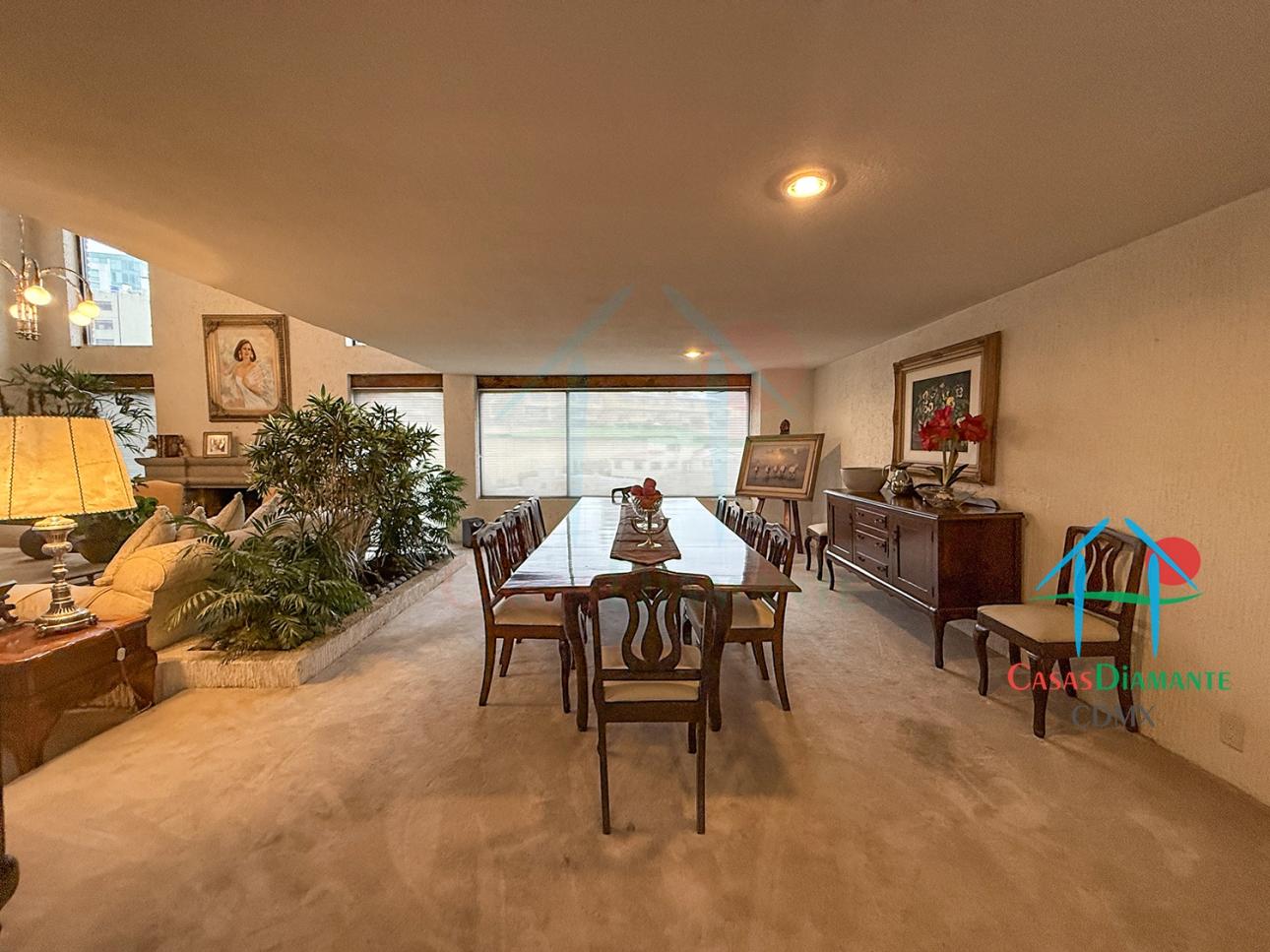 Casa en Venta en Interlomas con Jardín, Cava y 4 Recámaras - 8