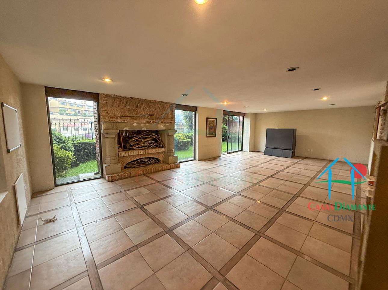 Casa en Venta en Interlomas con Jardín, Cava y 4 Recámaras - 10