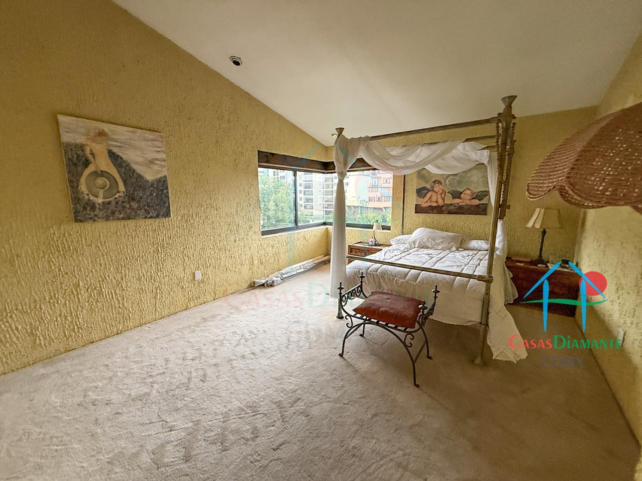Casa en Venta en Interlomas con Jardín, Cava y 4 Recámaras - 18