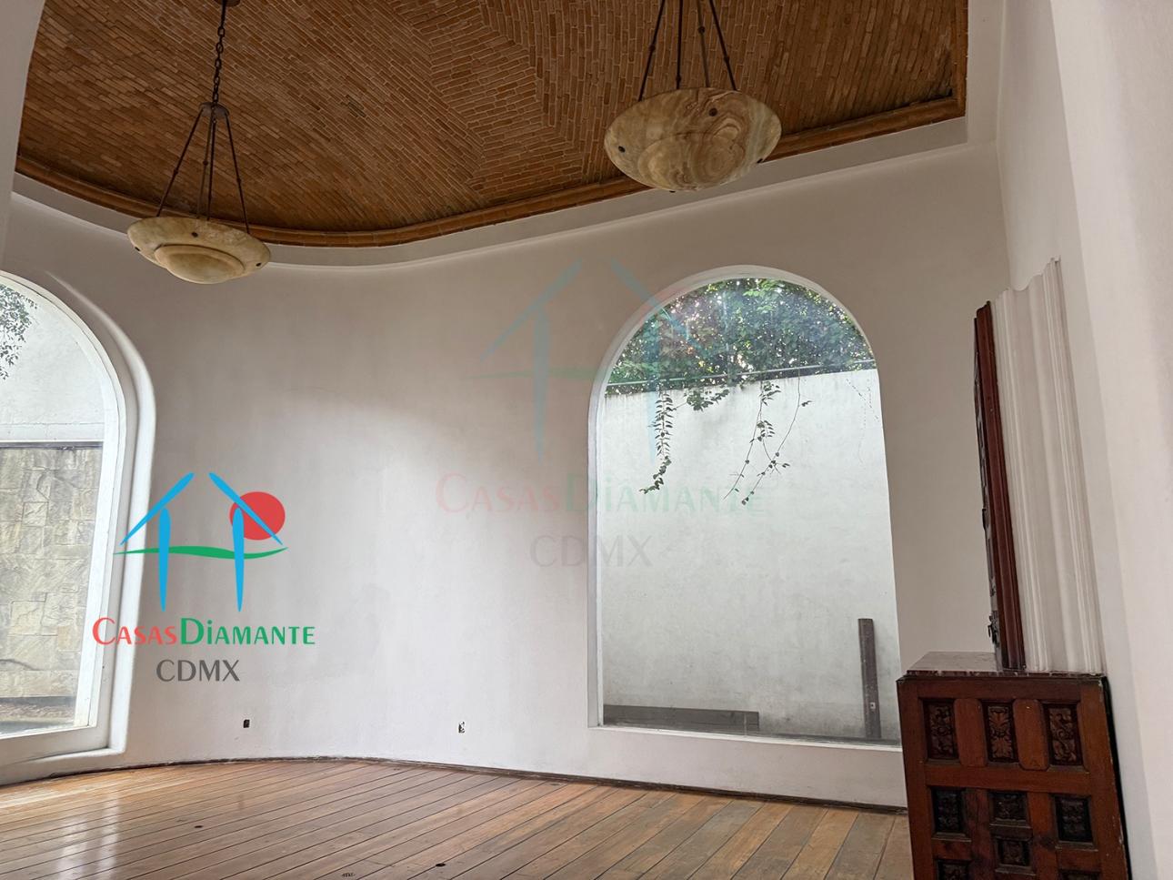 Casa En Venta En Tlacopac Con Potencial Renovación Moderna — foto 3