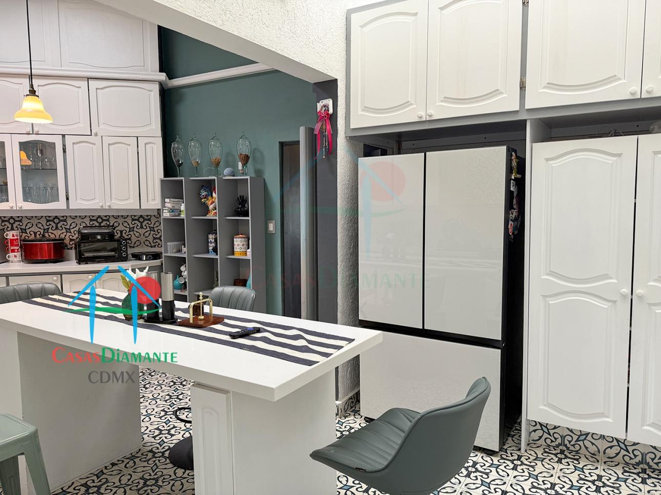 Casa con Terraza, Estudio y Seguridad 24/7 en 3 Niveles - 11