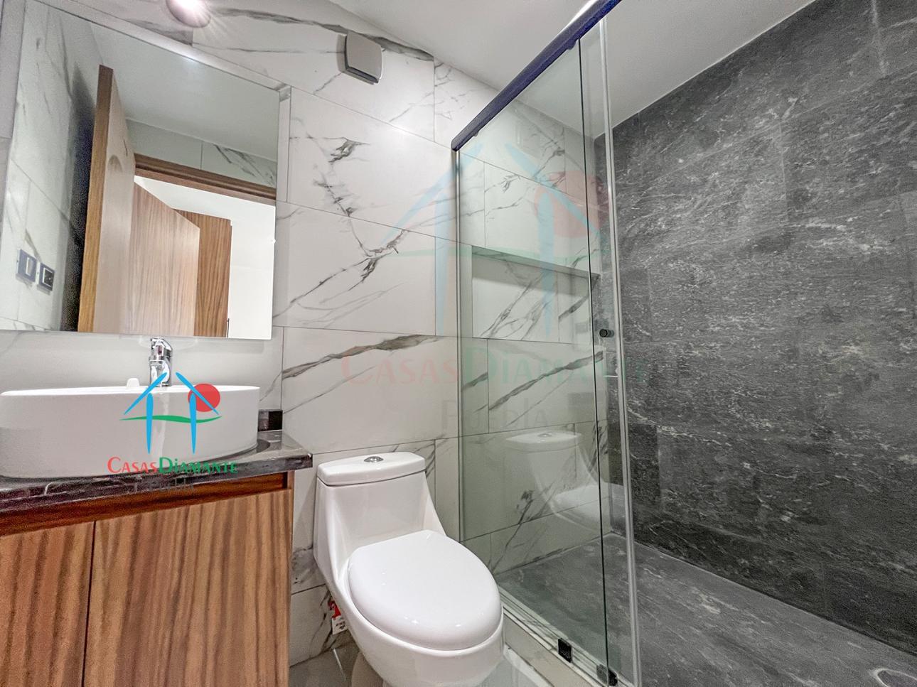 Casa con Roof Garden, Jardín y 4 Recámaras con Baño - 17