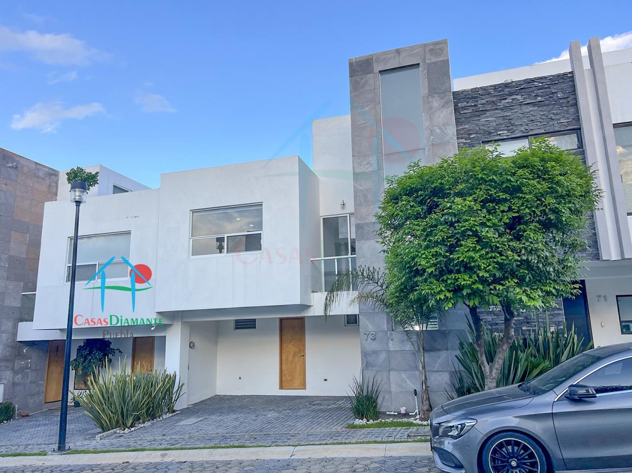 Casa 3 niveles con jardín, 3 recámaras, sala TV, family room - 3
