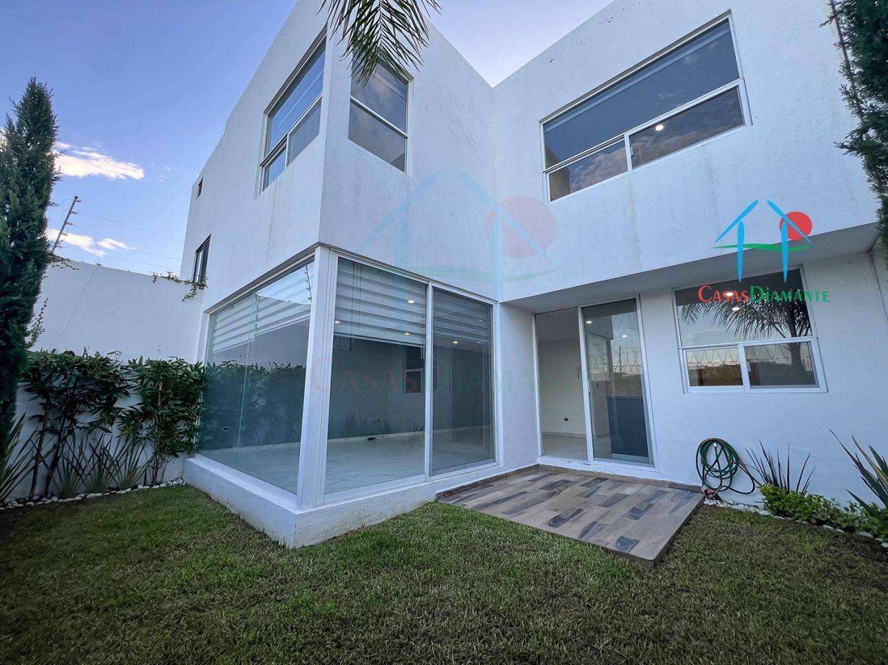 Casa 3 niveles con jardín, 3 recámaras, sala TV, family room - 8