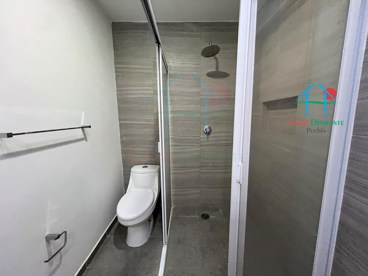 Casa 3 niveles con jardín, 3 recámaras, sala TV, family room - 13