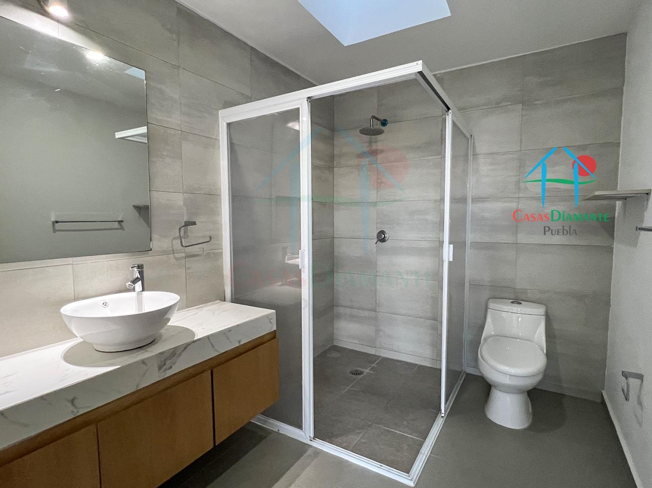 Casa 3 niveles con jardín, 3 recámaras, sala TV, family room - 20