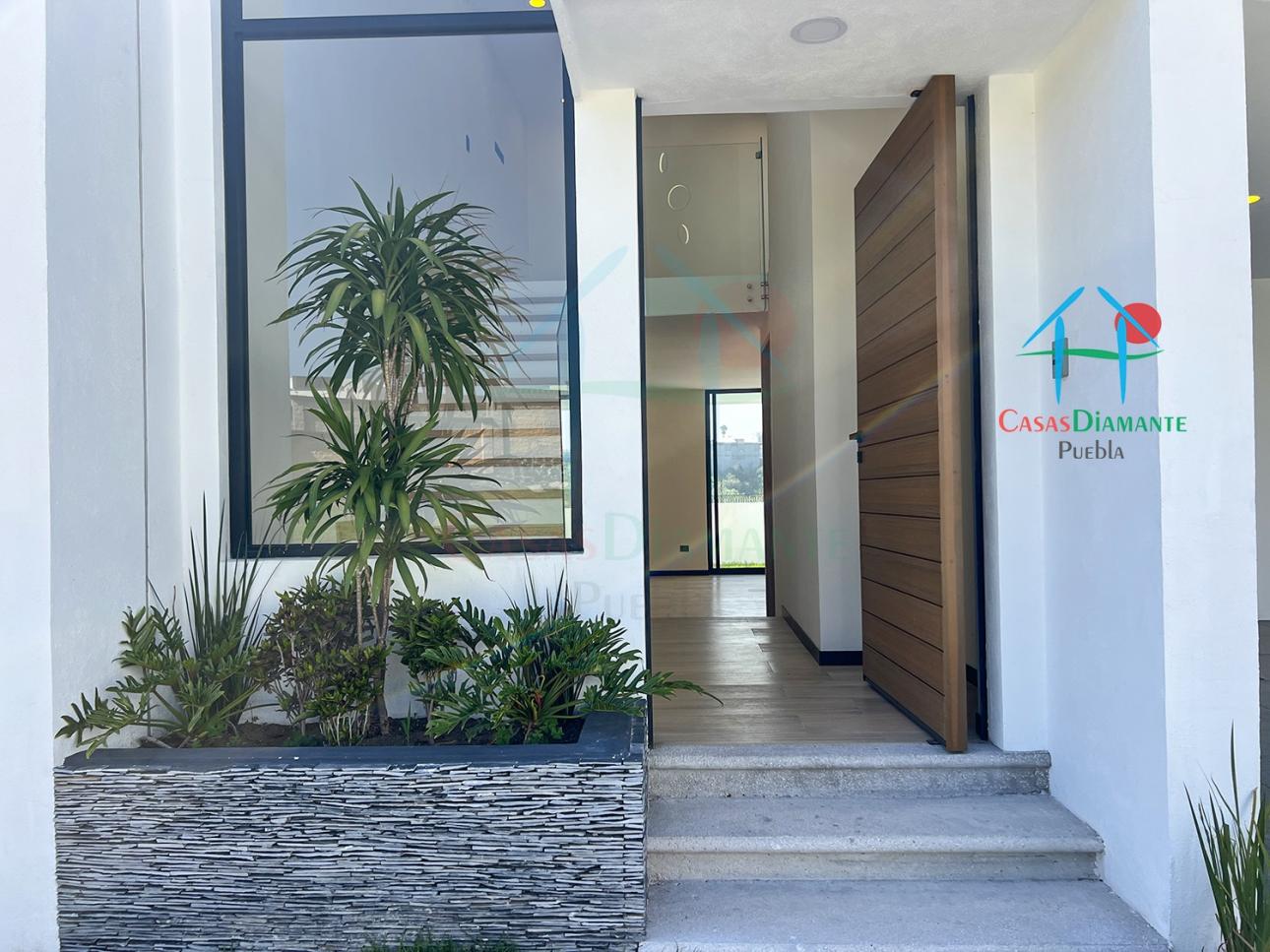 Casa de 2 Niveles con Jardín, 3 Recámaras y Sala de TV - 3
