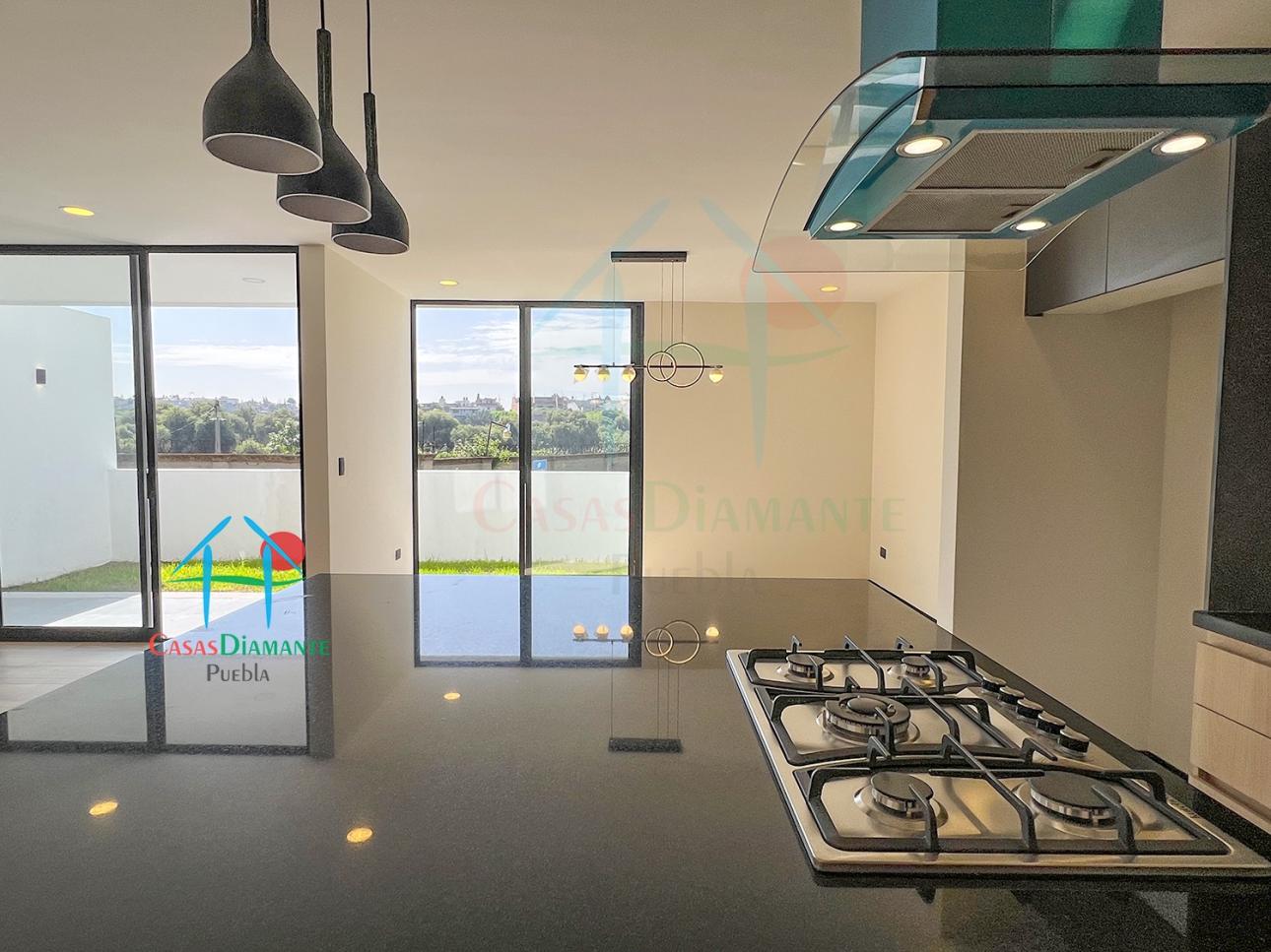Casa de 2 Niveles con Jardín, 3 Recámaras y Sala de TV - 8