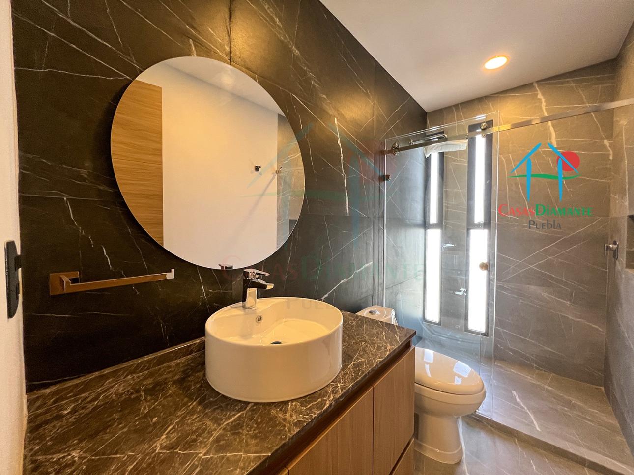 Casa de 2 Niveles con Jardín, 3 Recámaras y Sala de TV - 20