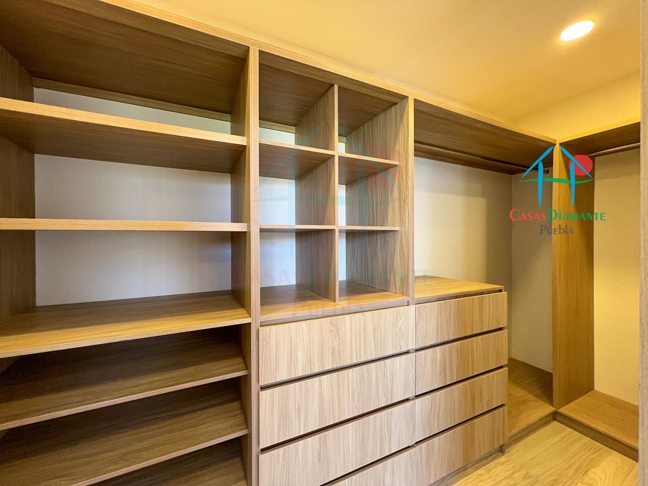 Casa de 2 Niveles con Jardín, 3 Recámaras y Sala de TV - 18