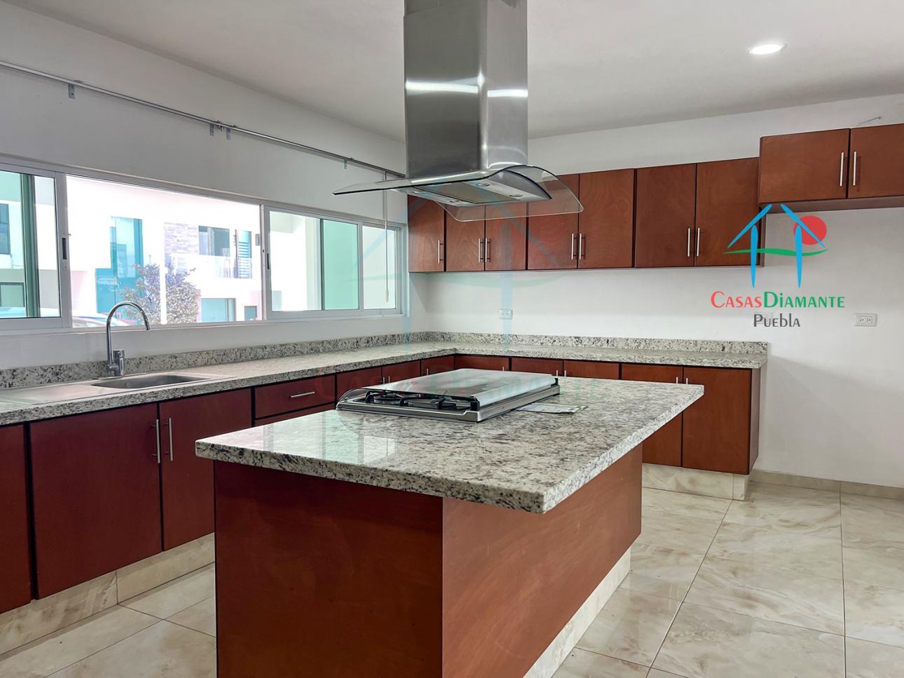 Casa de 3 Niveles con Roof Garden, Jardín y 5 Recámaras — foto 7