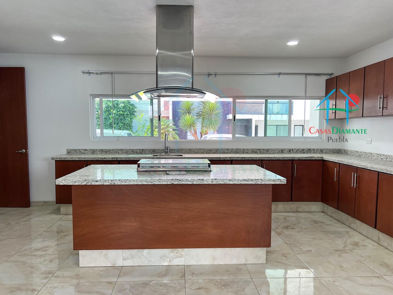 Casa de 3 Niveles con Roof Garden, Jardín y 5 Recámaras — foto 8