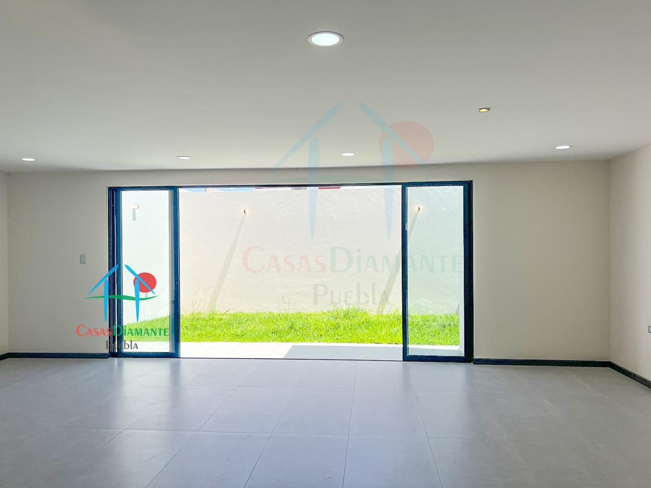 Casa Moderna de 3 Niveles con Roof Garden y Jardín — foto 4