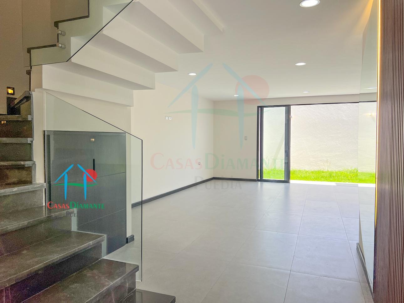 Casa Moderna de 3 Niveles con Roof Garden y Jardín — foto 3