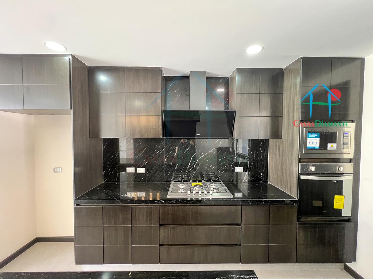 Casa Moderna de 3 Niveles con Roof Garden y Jardín — foto 9