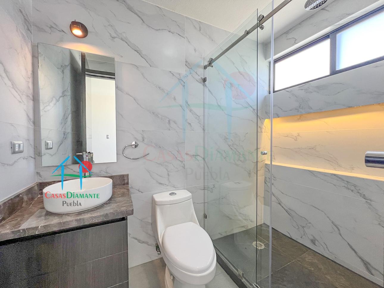 Casa Moderna de 3 Niveles con Roof Garden y Jardín — foto 12