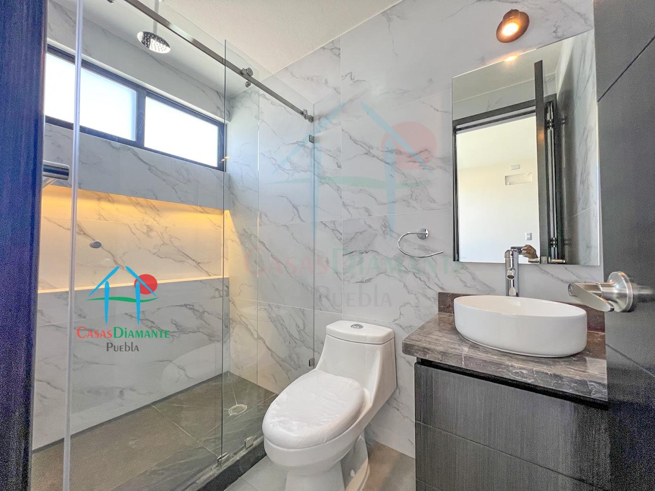Casa Moderna de 3 Niveles con Roof Garden y Jardín — foto 15