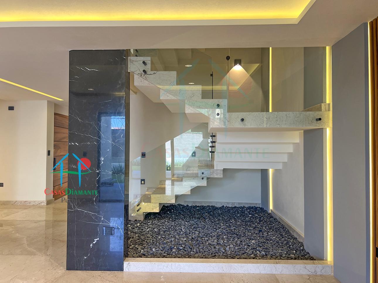 Casa de 3 Niveles con Roof Garden, Jardín y 4 Recámaras — foto 6