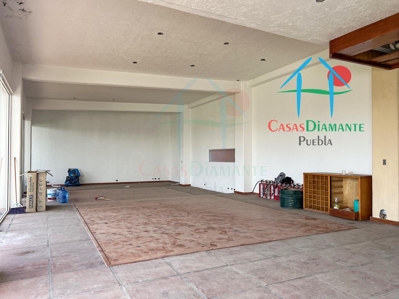 Casa amplia con jardín, terrazas y 4 recámaras para renovar — foto 4