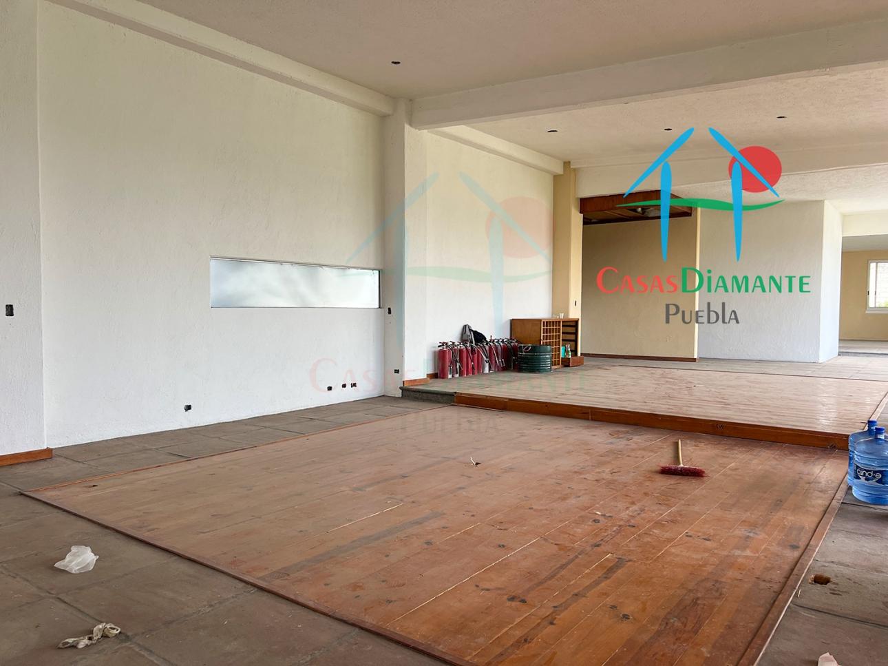 Casa amplia con jardín, terrazas y 4 recámaras para renovar — foto 3