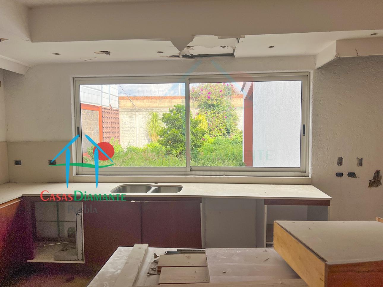 Casa amplia con jardín, terrazas y 4 recámaras para renovar — foto 8