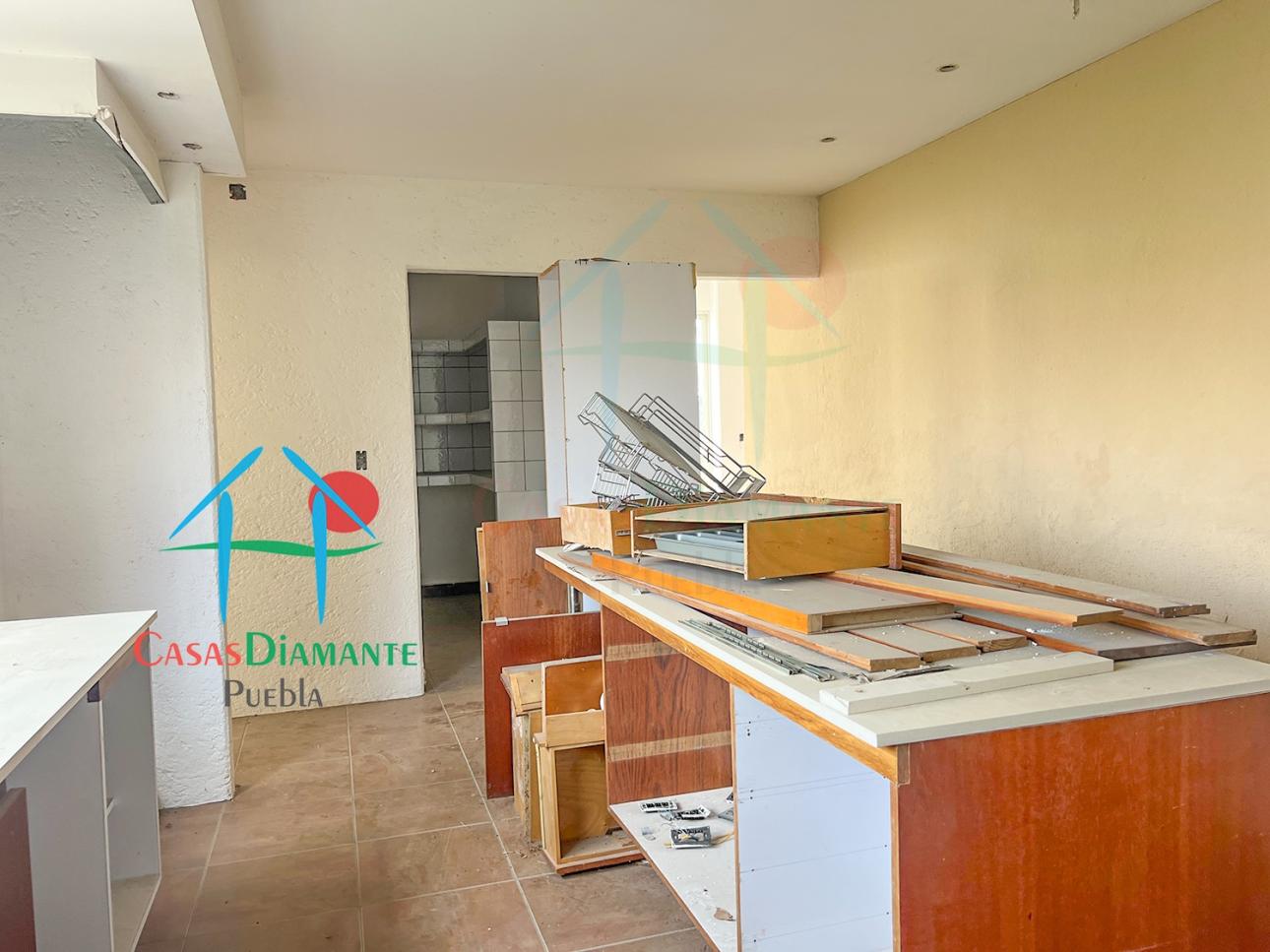 Casa amplia con jardín, terrazas y 4 recámaras para renovar — foto 9