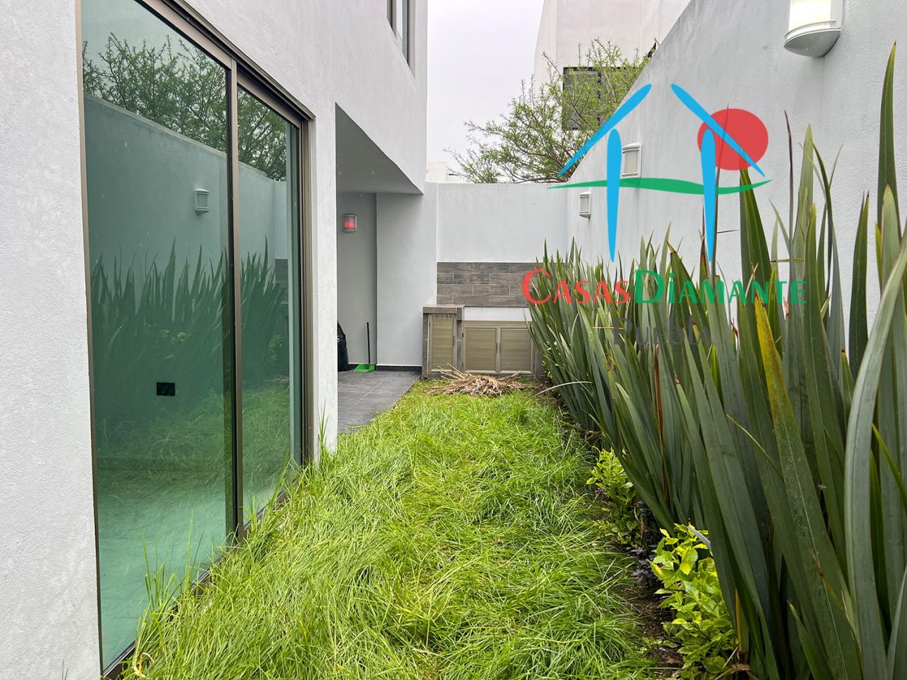 Casa con Roof Garden, Jardín y 4 Recámaras en 3 Niveles — foto 7