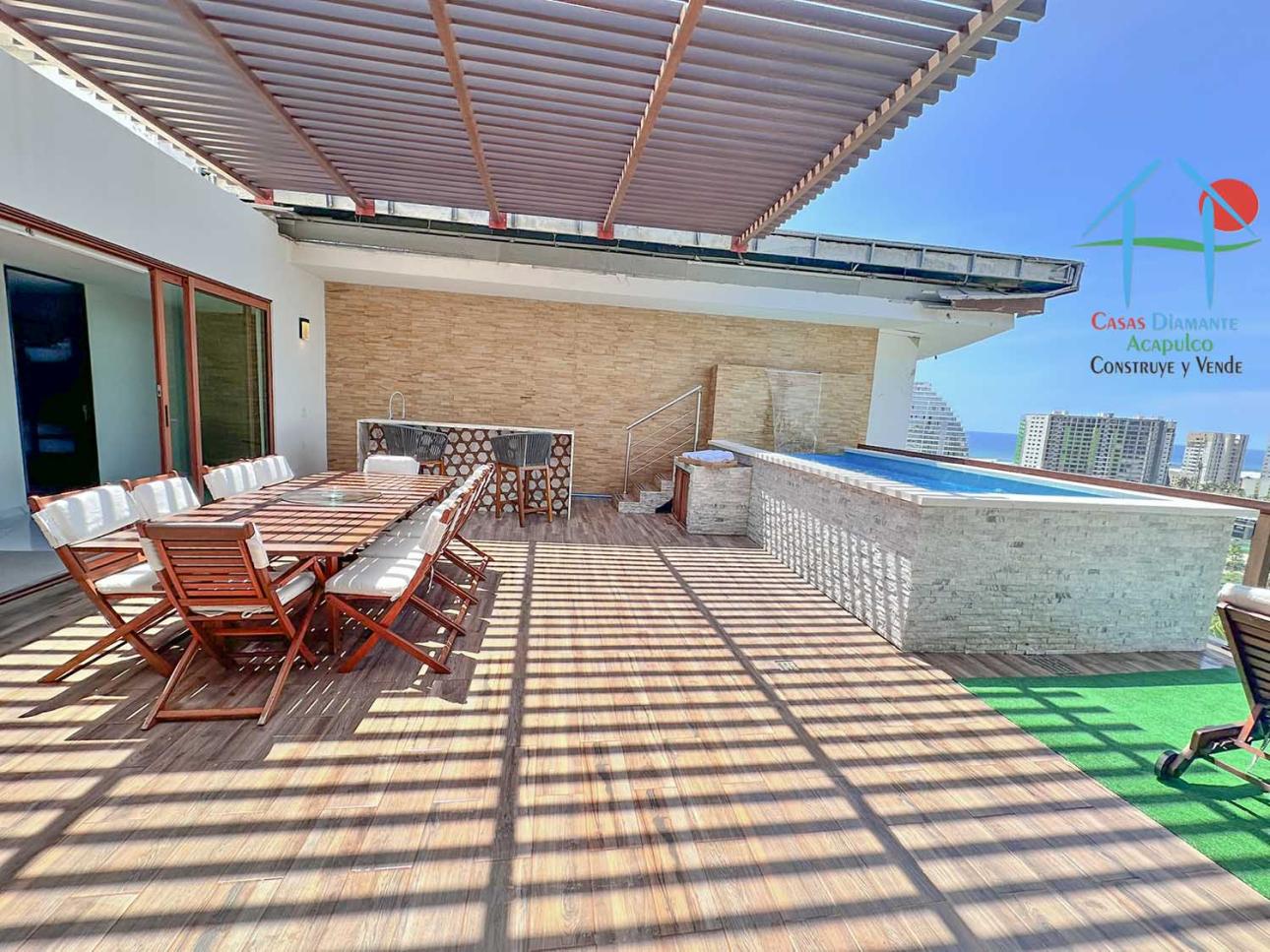 Penthouse de playa con terraza con jacuzzi y vista al mar