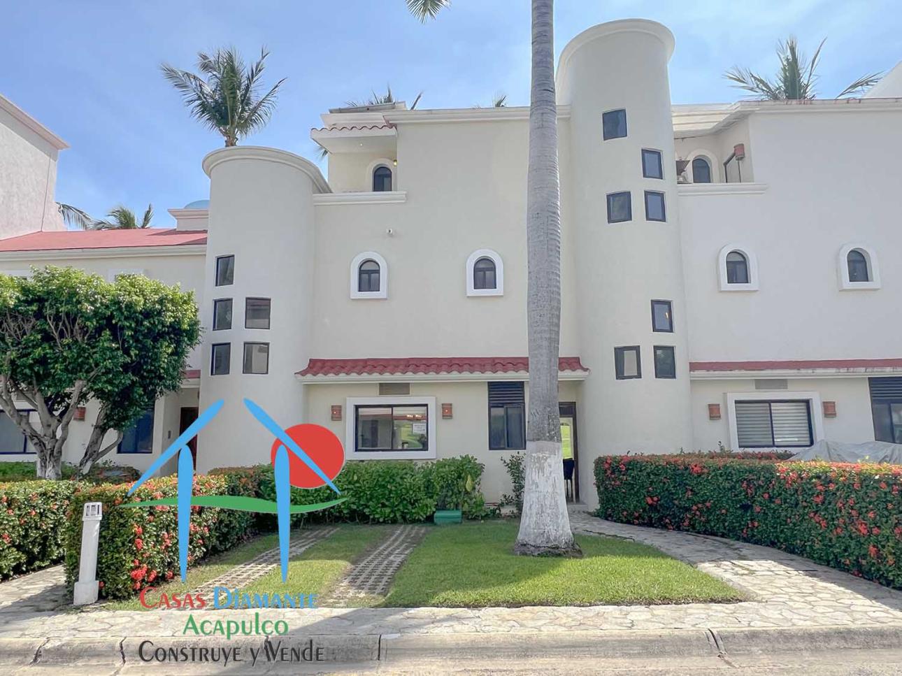 Casa con vista al campo de golf y terraza con jacuzzi — foto 10