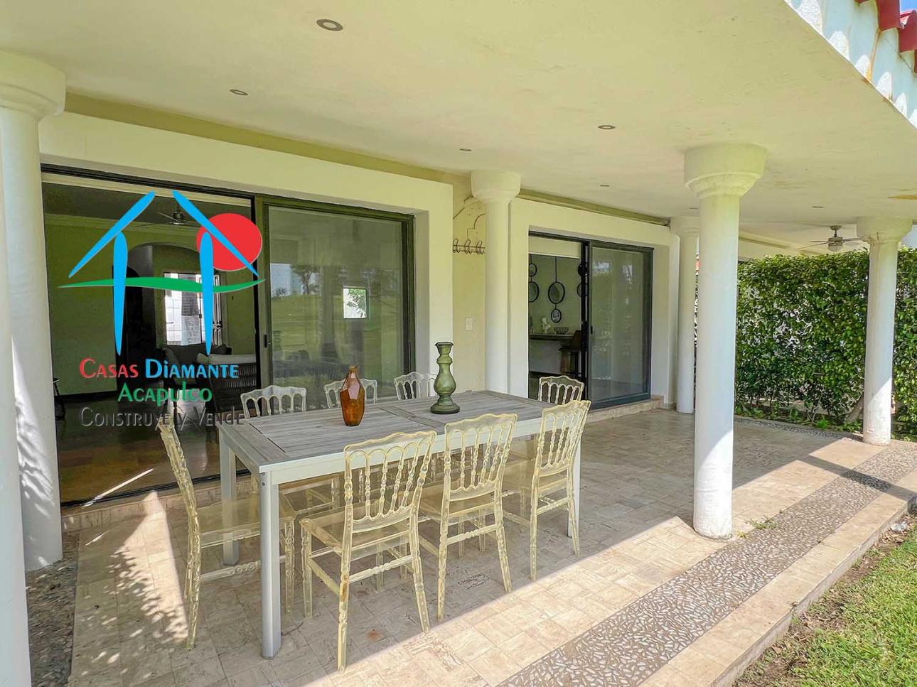 Casa con vista al campo de golf y terraza con jacuzzi — foto 6