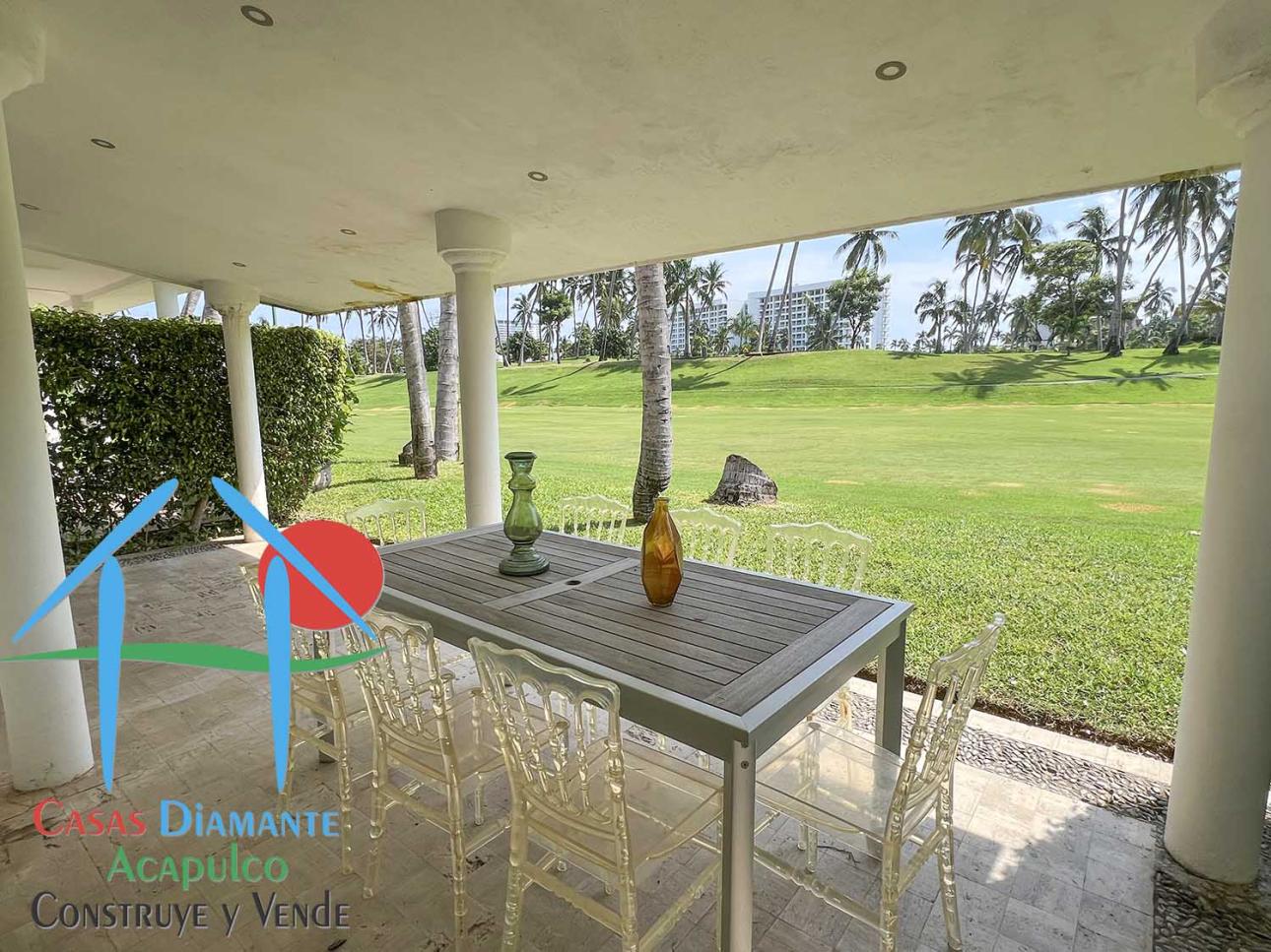 Casa con vista al campo de golf y terraza con jacuzzi — foto 7