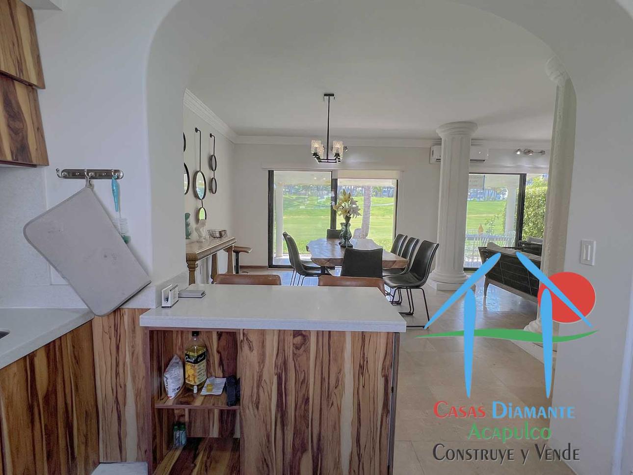 Casa con vista al campo de golf y terraza con jacuzzi — foto 12