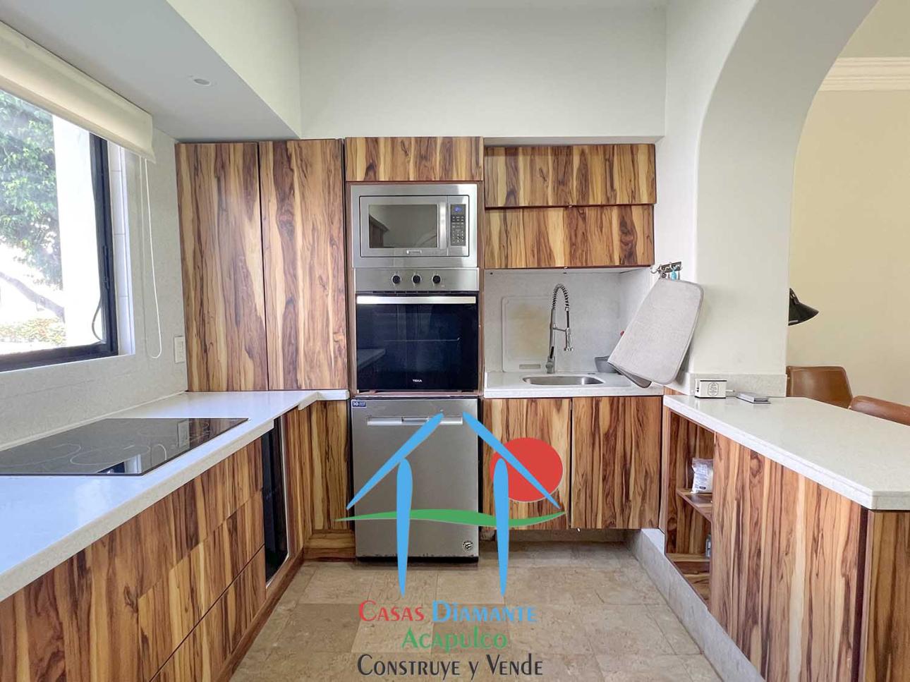 Casa con vista al campo de golf y terraza con jacuzzi — foto 13