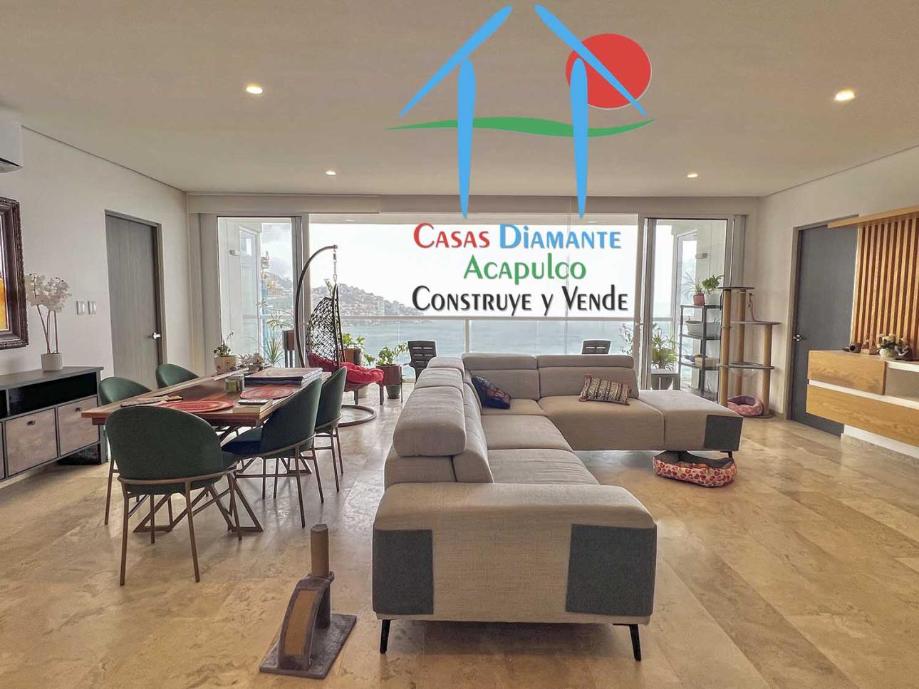 Depa en venta en Zona Dorada. Con 4 recámaras y vista al mar