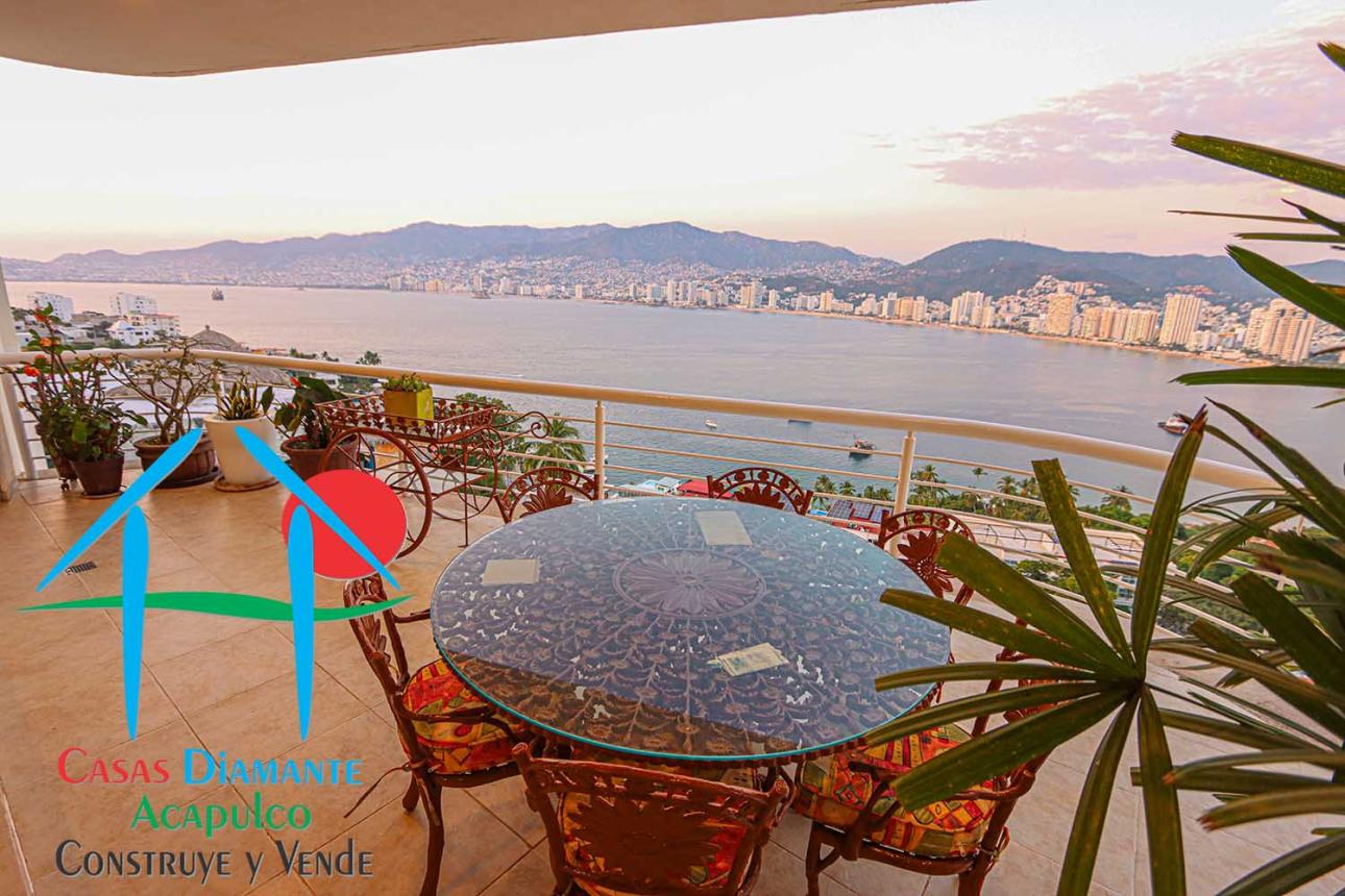 Depa con terraza y vista al mar. 3 recámaras. 12 personas - 8