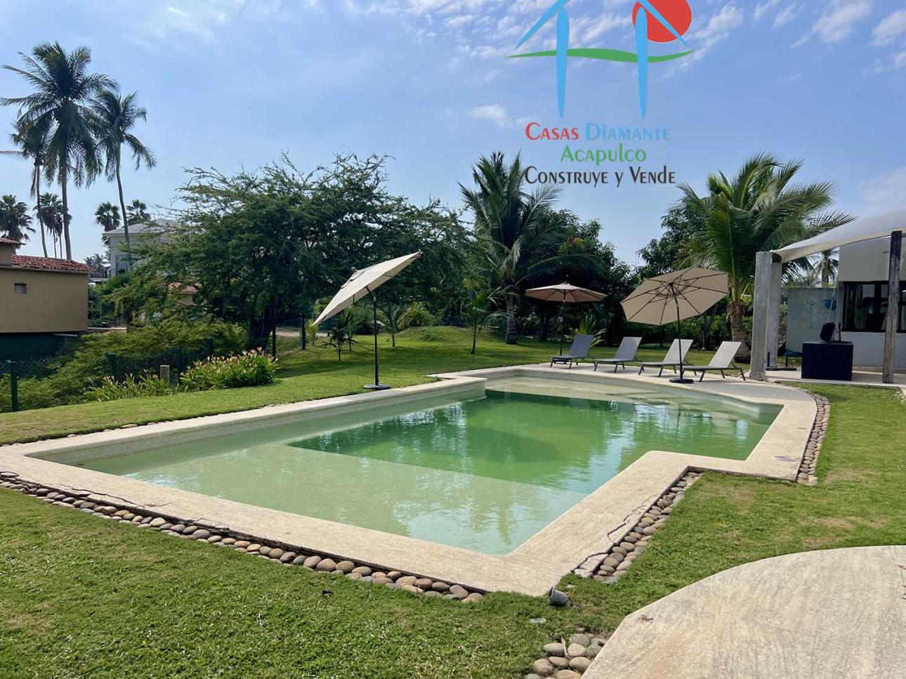 Terraza, vista a la laguna, jardín con alberca y family room — foto 10