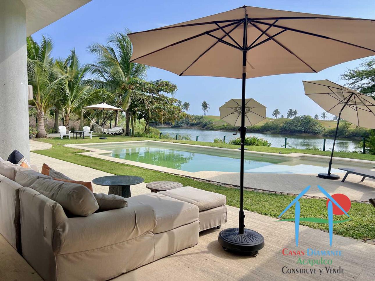 Terraza, vista a la laguna, jardín con alberca y family room — foto 8