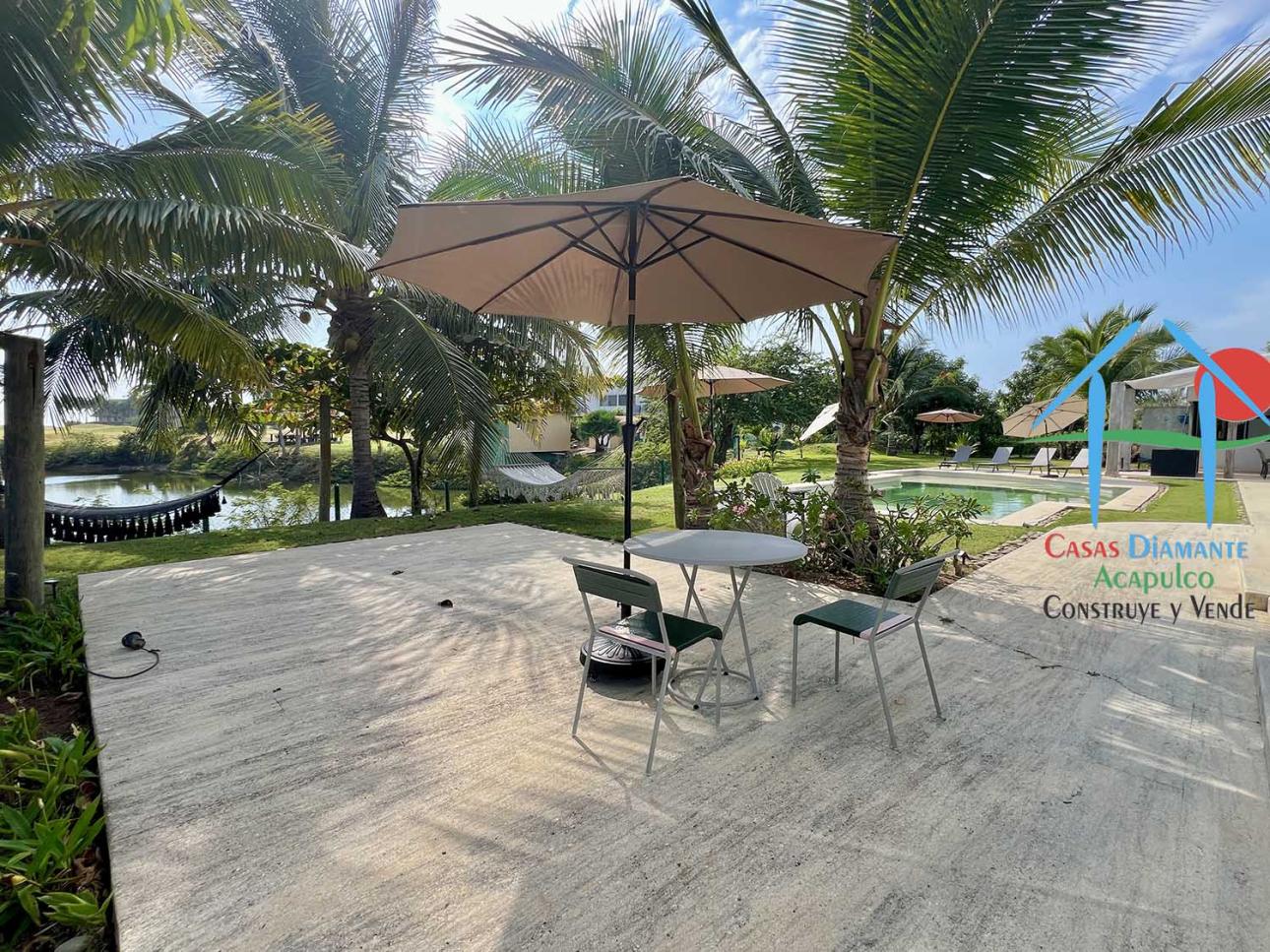Terraza, vista a la laguna, jardín con alberca y family room — foto 12