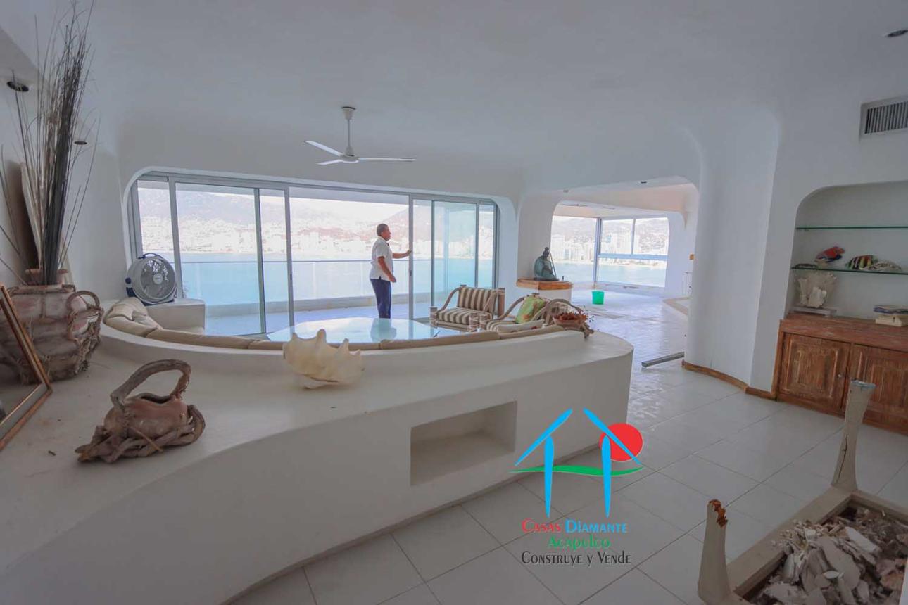 Para restaurar con 4 recámaras, roof garden y vista al mar
