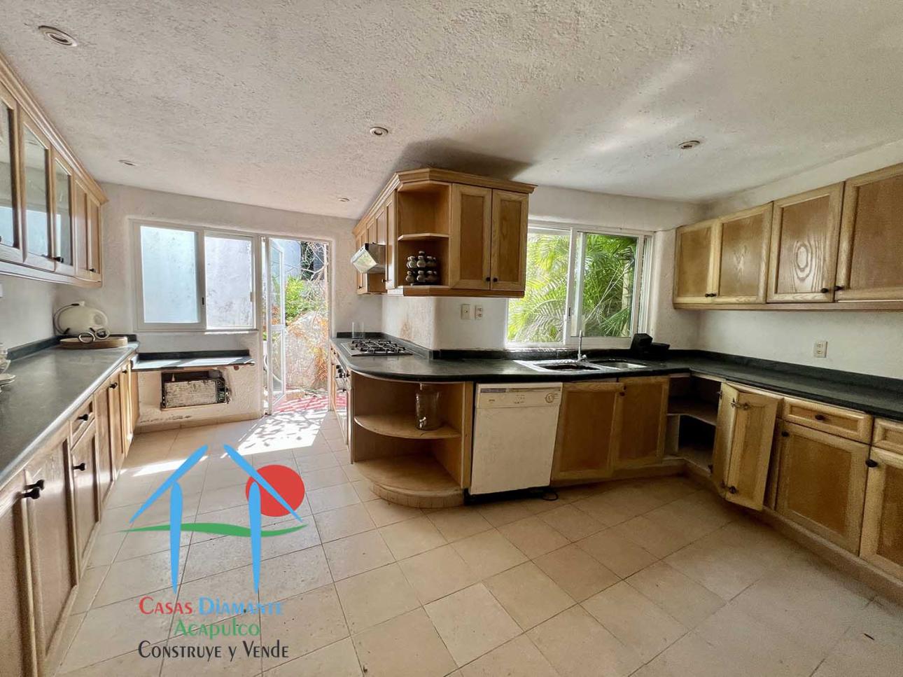 Casa en oportunidad en Las Brisas con 6 recámaras y alberca — foto 11