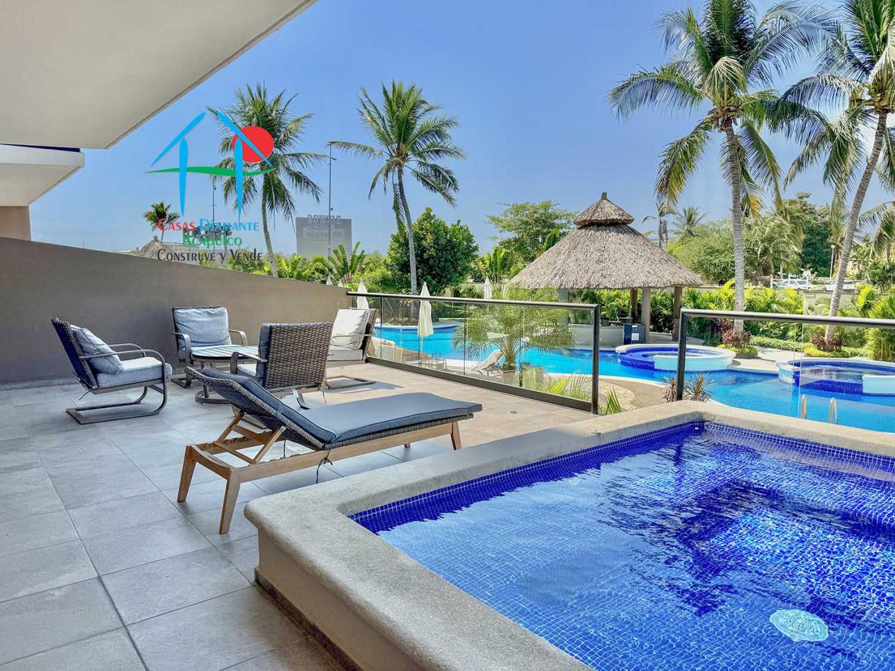 Departamento en planta baja con terraza y jacuzzi privados
