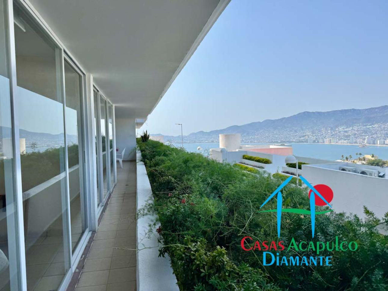 Terraza con barra bar y vista a la bahía de Acapulco — foto 11