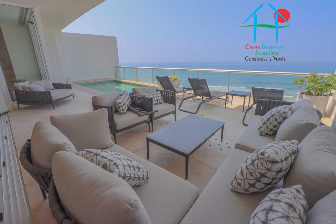 Penthouse en venta con alberca privada y vista al mar
