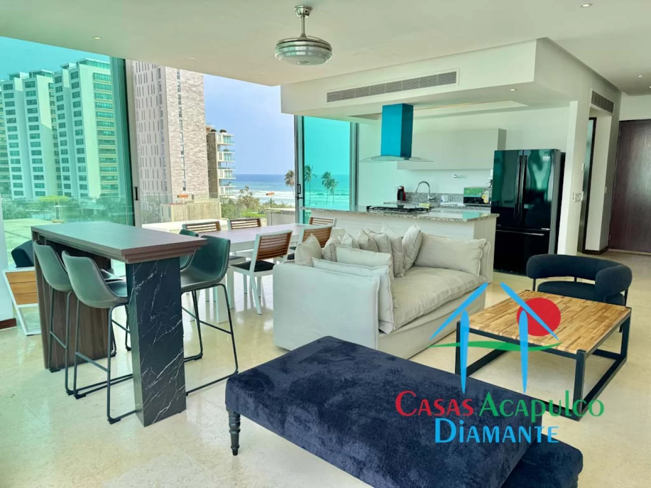 Departamento con terraza doble y vista parcial al mar