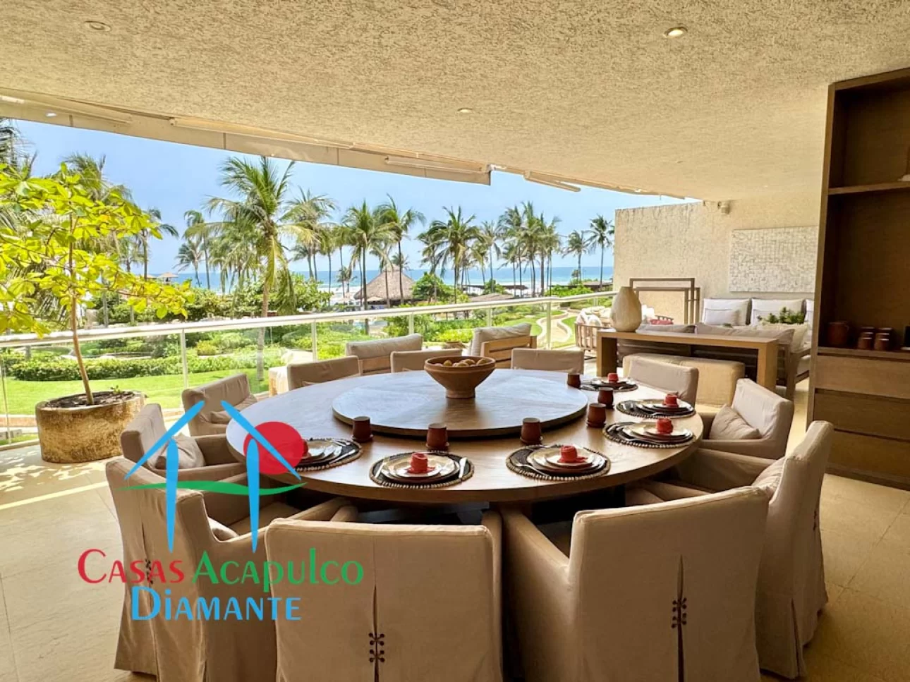 Remodelado con amplia terraza y vista al mar