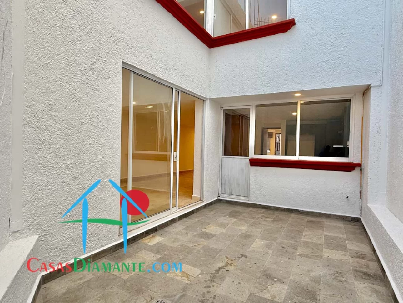 Casa en privada con 4 recámaras y terraza interior - 7