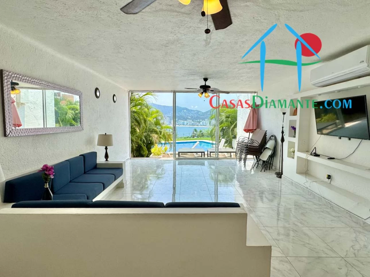 Casa con terraza, vista al mar y salida a la alberca